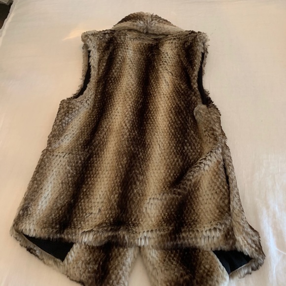 Vest - Picture 4 of 4